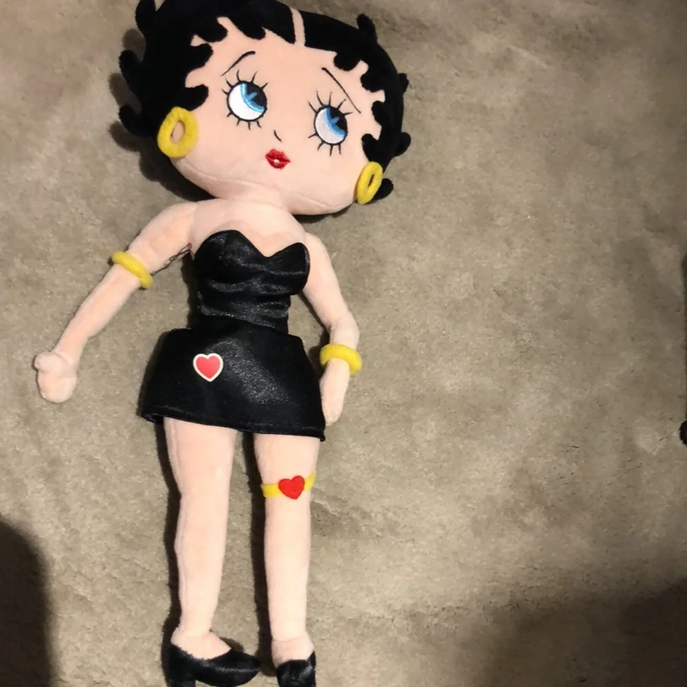 Betty Boop doll— America’s sweetheart Wearing a black mini cocktail dress - Picture 4 of 7